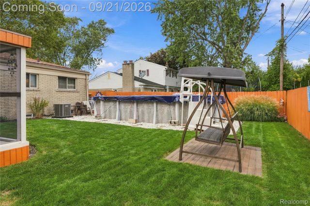 13844 Arnold Drive, Warren, MI 48088