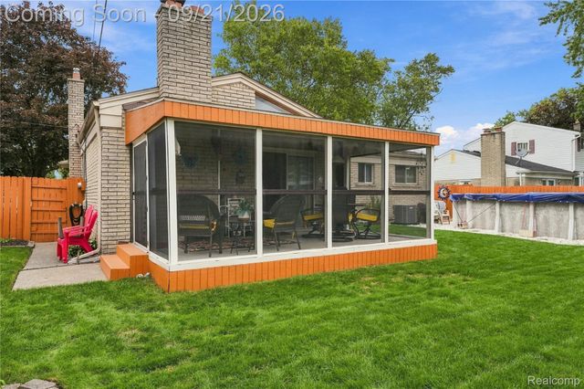 13844 Arnold Drive, Warren, MI 48088