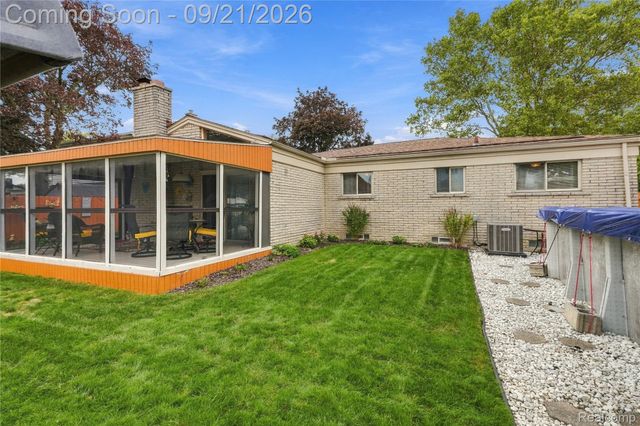 13844 Arnold Drive, Warren, MI 48088
