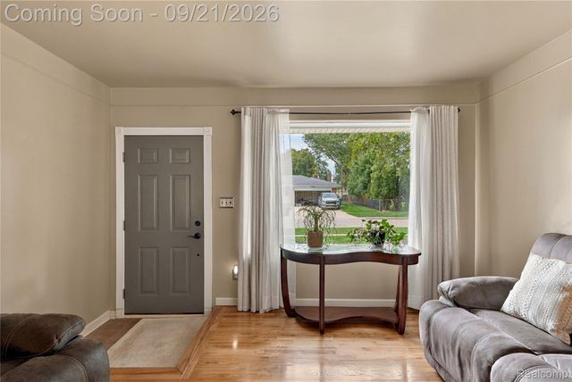 13844 Arnold Drive, Warren, MI 48088