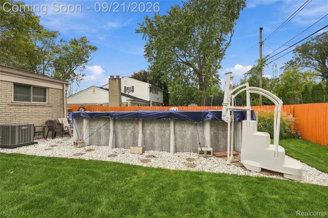 13844 Arnold Drive, Warren, MI 48088