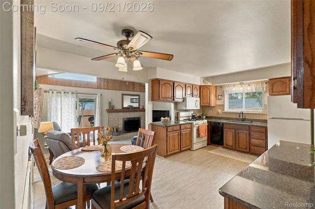 13844 Arnold Drive, Warren, MI 48088