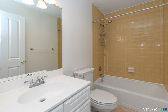 23 Lower Commons 23, Woodbury, CT 06798