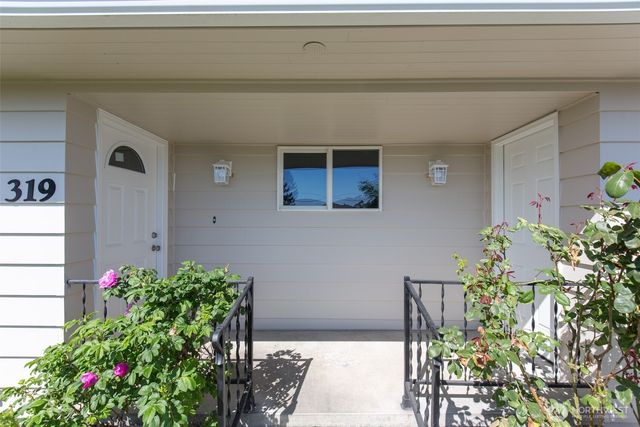 319 N Dunlap Street, Sequim, WA 98382