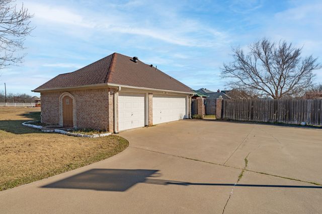 812 Alconberry Drive, Crowley, TX 76036