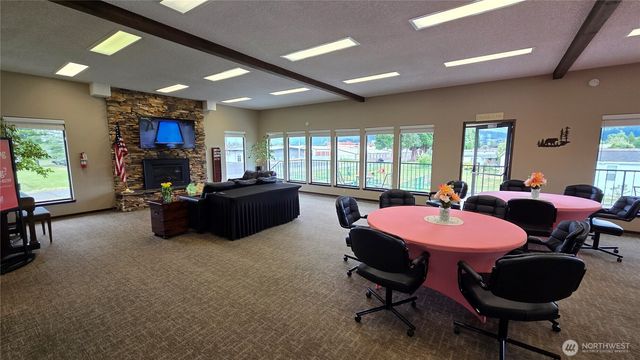 920 Cottonwood Drive, Enumclaw, WA 98022