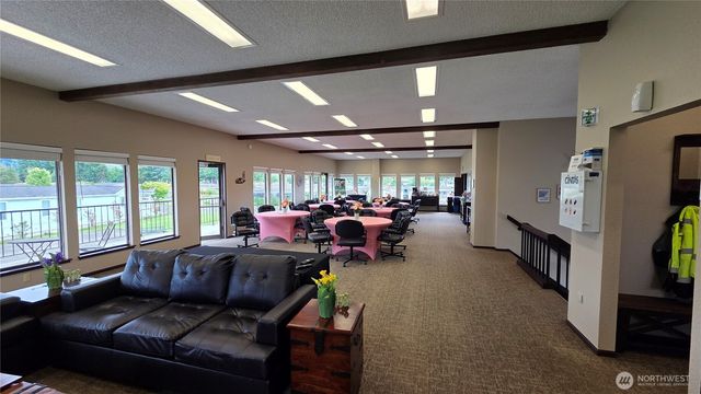 920 Cottonwood Drive, Enumclaw, WA 98022