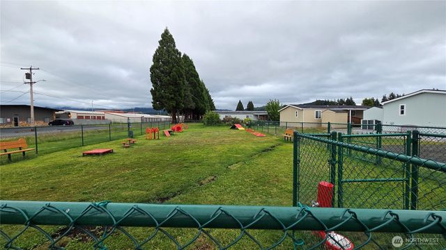 920 Cottonwood Drive, Enumclaw, WA 98022