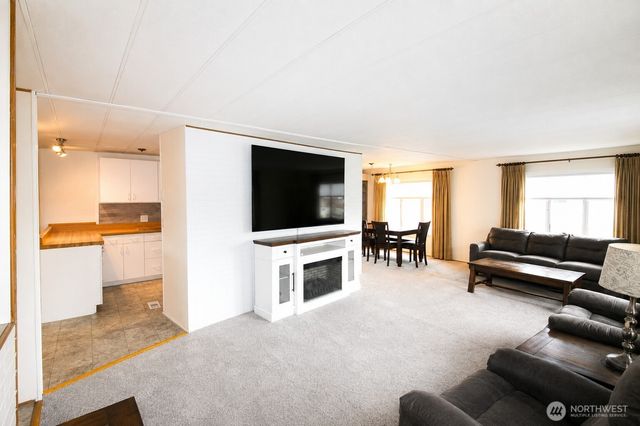 920 Cottonwood Drive, Enumclaw, WA 98022