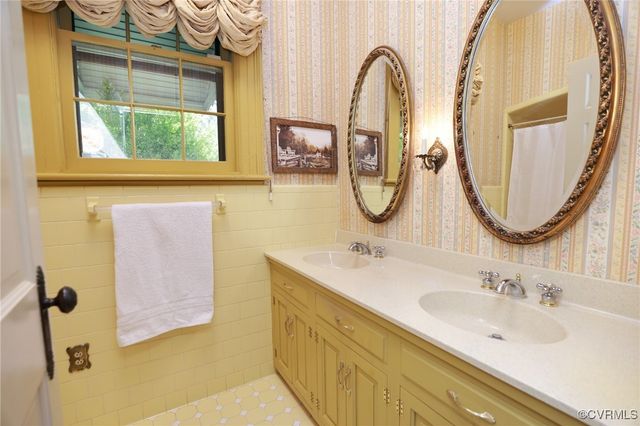 614 S Main St, Blackstone, VA 23824