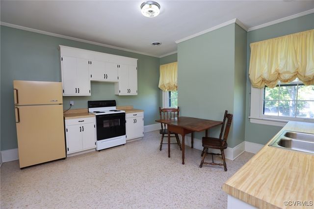 614 S Main St, Blackstone, VA 23824