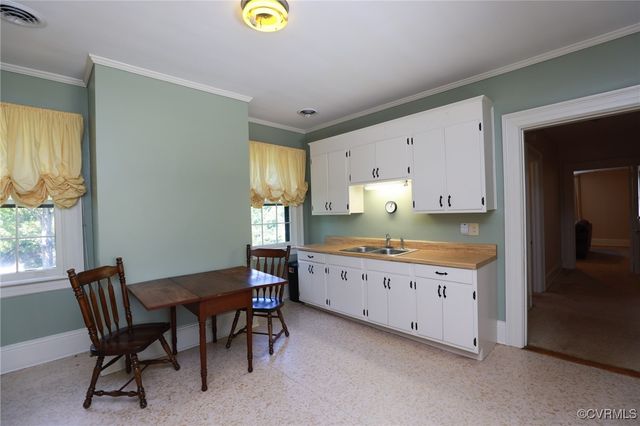 614 S Main St, Blackstone, VA 23824