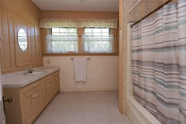 614 S Main St, Blackstone, VA 23824