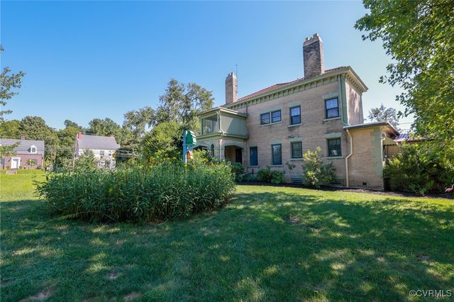 614 S Main St, Blackstone, VA 23824