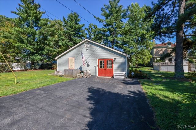 614 S Main St, Blackstone, VA 23824