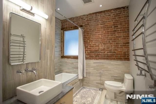 212 Wayne Avenue, Cliffside Park, NJ 07010