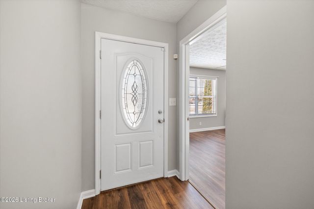 308 River Edge Dr, Shepherdsville, KY 40165