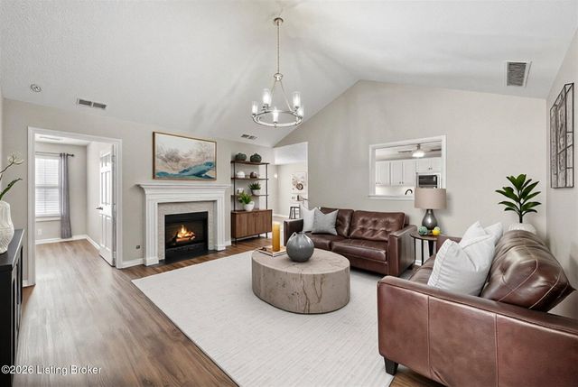 308 River Edge Dr, Shepherdsville, KY 40165