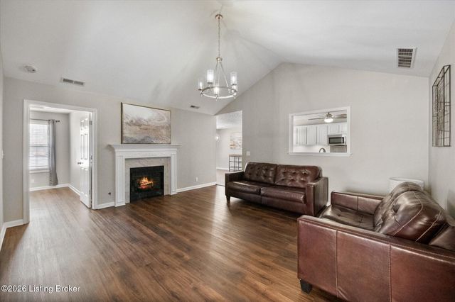 308 River Edge Dr, Shepherdsville, KY 40165