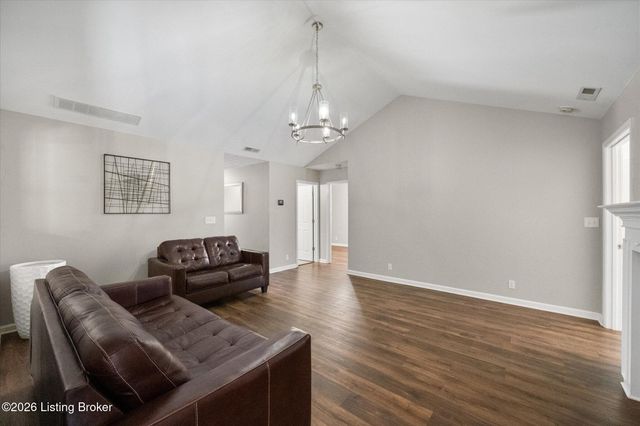 308 River Edge Dr, Shepherdsville, KY 40165