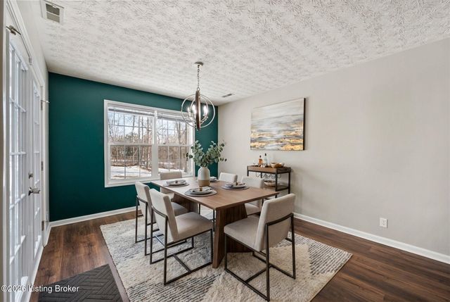 308 River Edge Dr, Shepherdsville, KY 40165