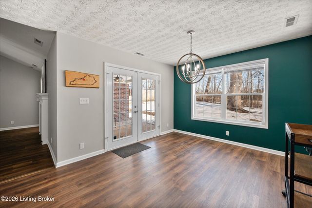 308 River Edge Dr, Shepherdsville, KY 40165