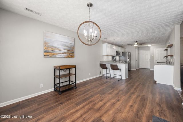 308 River Edge Dr, Shepherdsville, KY 40165