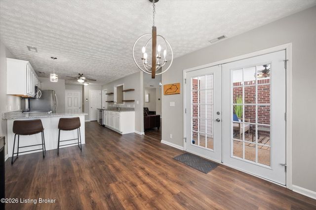 308 River Edge Dr, Shepherdsville, KY 40165