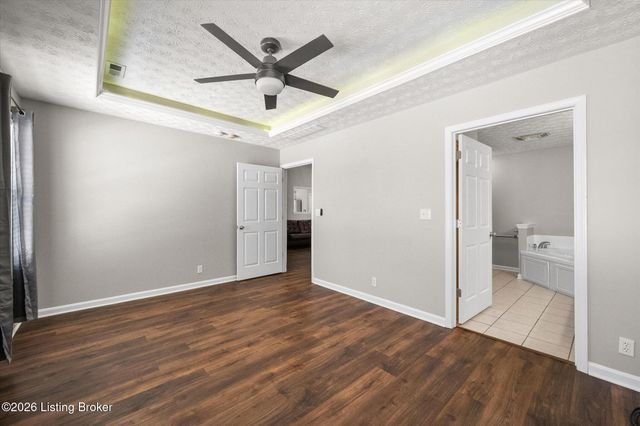 308 River Edge Dr, Shepherdsville, KY 40165