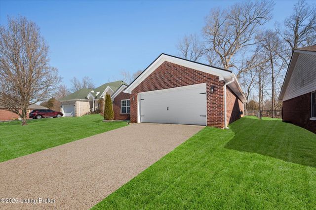 308 River Edge Dr, Shepherdsville, KY 40165