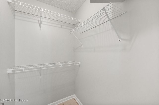 308 River Edge Dr, Shepherdsville, KY 40165