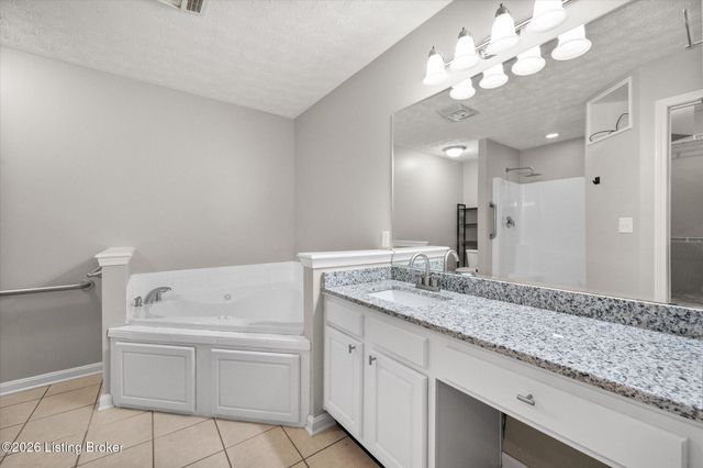 308 River Edge Dr, Shepherdsville, KY 40165