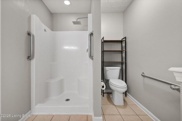 308 River Edge Dr, Shepherdsville, KY 40165