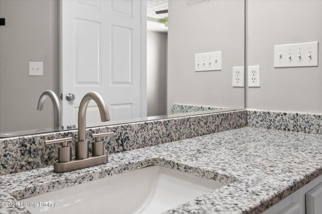 308 River Edge Dr, Shepherdsville, KY 40165