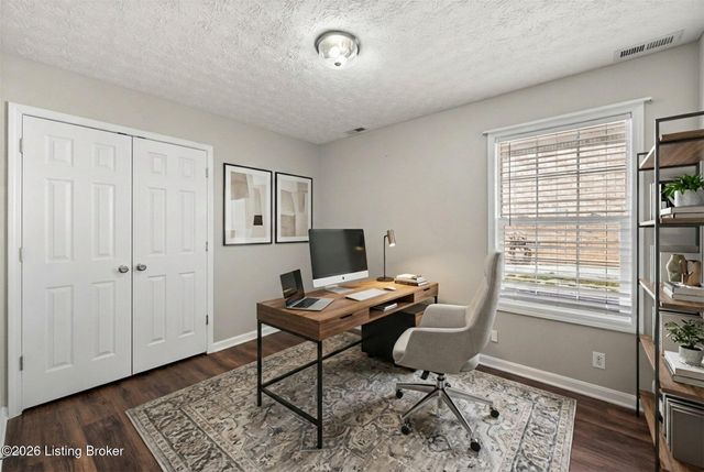 308 River Edge Dr, Shepherdsville, KY 40165