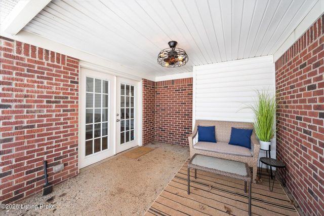 308 River Edge Dr, Shepherdsville, KY 40165