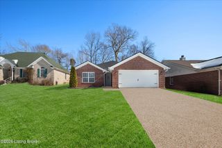 308 River Edge Dr, Shepherdsville, KY 40165