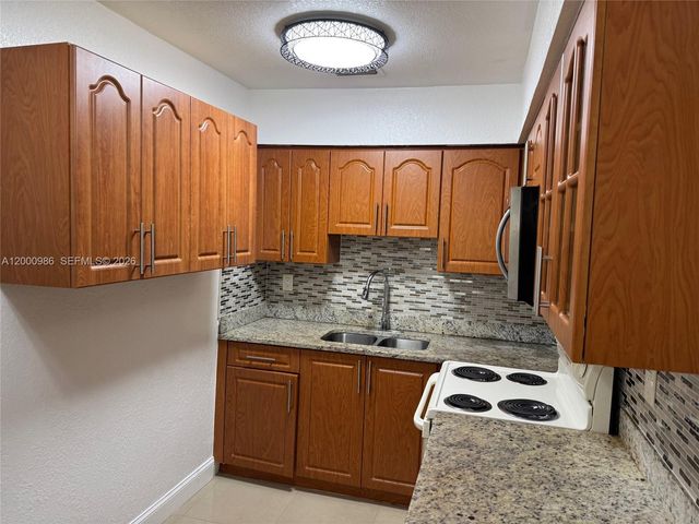 5211 NW 16th St B, Lauderhill, FL 33313