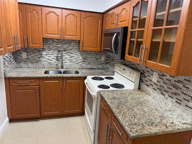 5211 NW 16th St B, Lauderhill, FL 33313