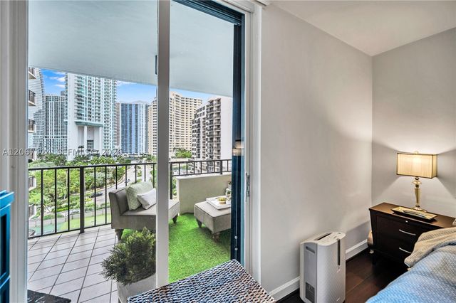 520 Brickell Key Dr A1012, Miami, FL 33131