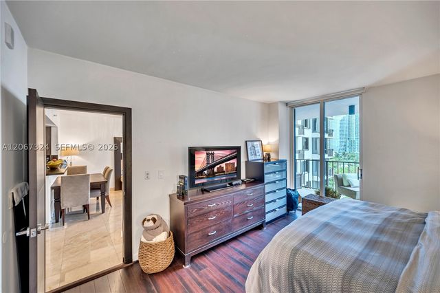 520 Brickell Key Dr A1012, Miami, FL 33131
