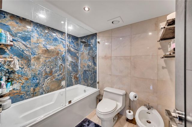 520 Brickell Key Dr A1012, Miami, FL 33131