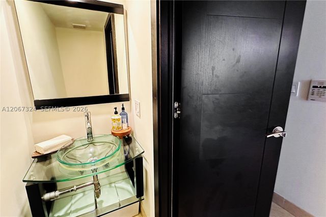 520 Brickell Key Dr A1012, Miami, FL 33131