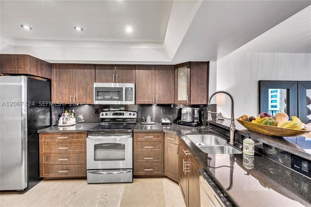 520 Brickell Key Dr A1012, Miami, FL 33131