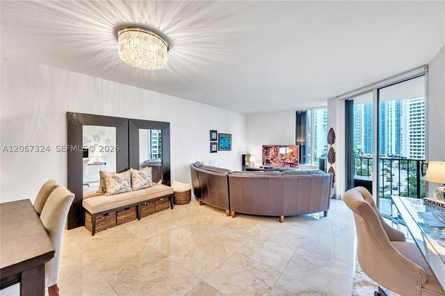 520 Brickell Key Dr A1012, Miami, FL 33131
