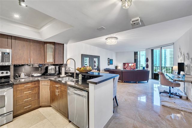 520 Brickell Key Dr A1012, Miami, FL 33131