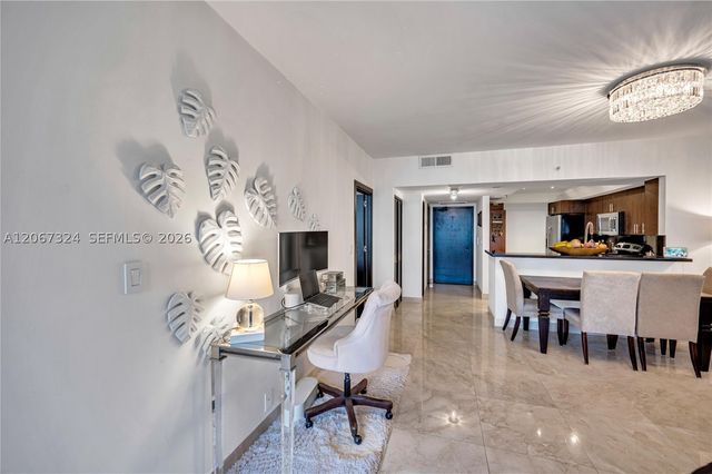 520 Brickell Key Dr A1012, Miami, FL 33131