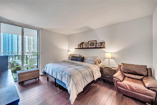 520 Brickell Key Dr A1012, Miami, FL 33131