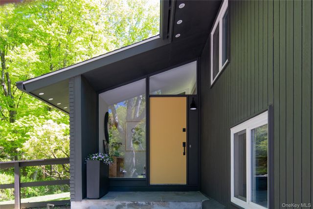 5 S Bedford Road, Pound Ridge, NY 10576