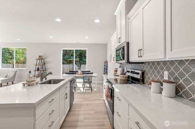 1332 60th Avenue NE, Tacoma, WA 98422